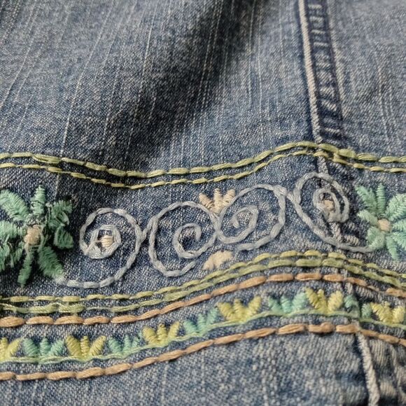 Alfred Dunner Blue Button Front Embroidered Hem Denim Jacket Women's Size 14 - Picture 10 of 13